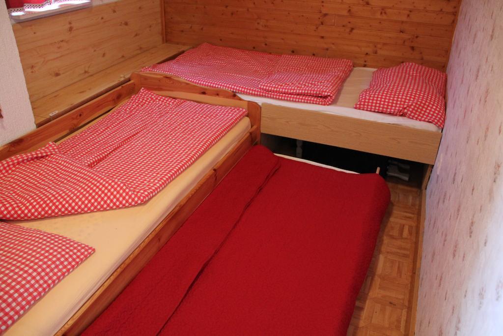 Mekina Guesthouse Maribor Room photo